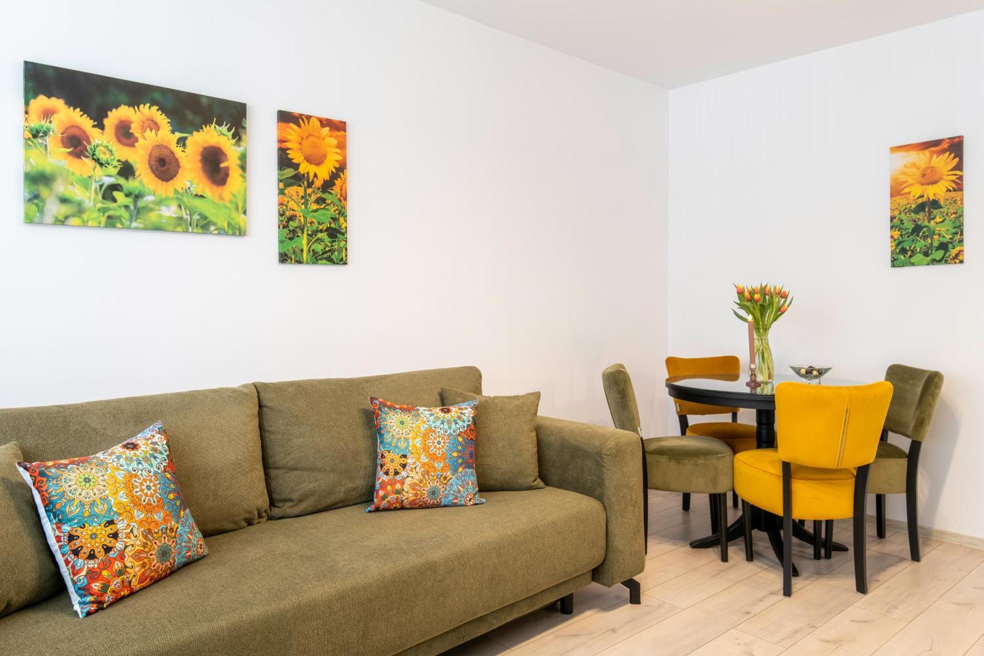 Springhome - Cozy Apartment With Balcony & Parking Brašov Exteriér fotografie